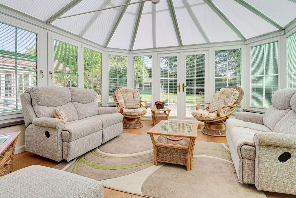 Property photo 3 of 30 Conservatory