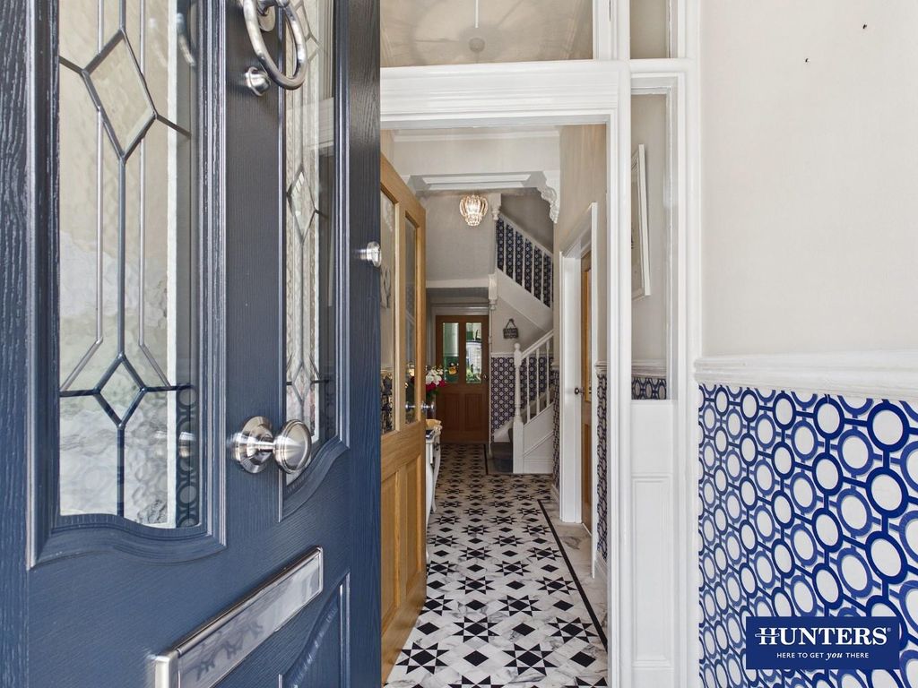 Property photo 2 of 21 Vestibule/Hallway