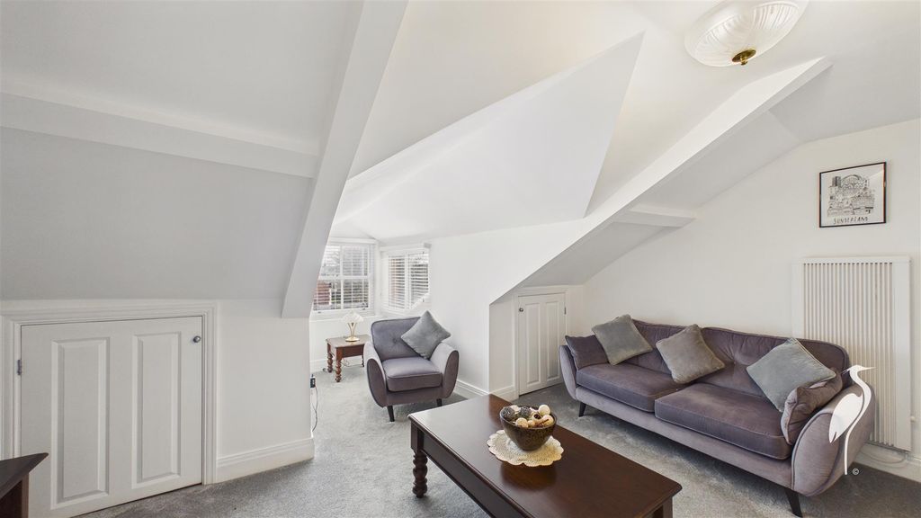 Property photo 2 of 18 Lounge Area