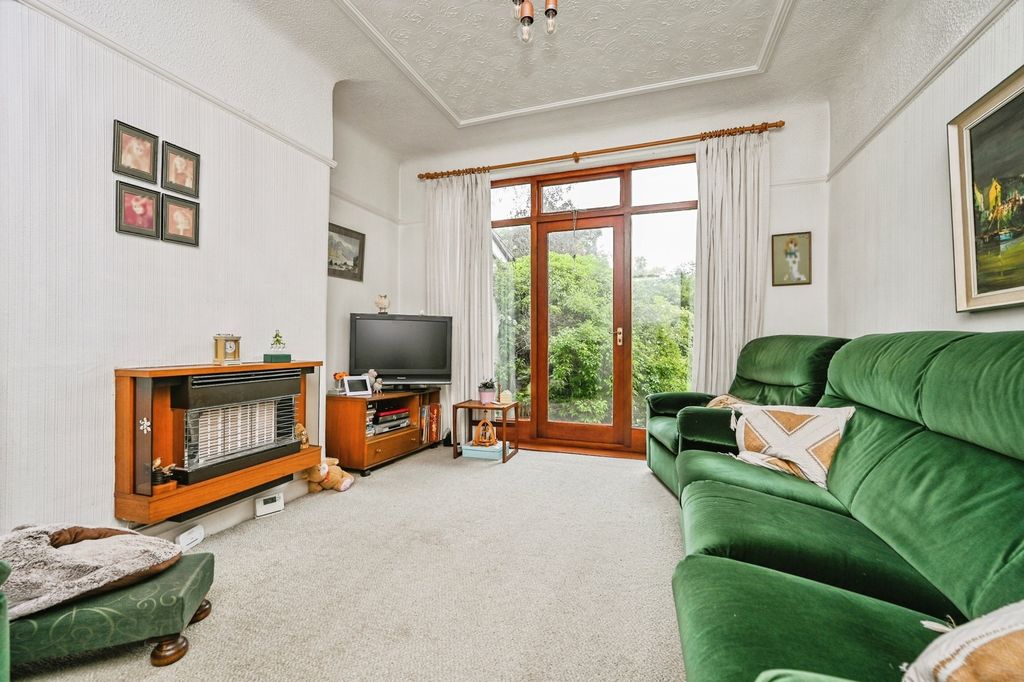 Property photo 3 of 18 Pbox-Img.Jpg