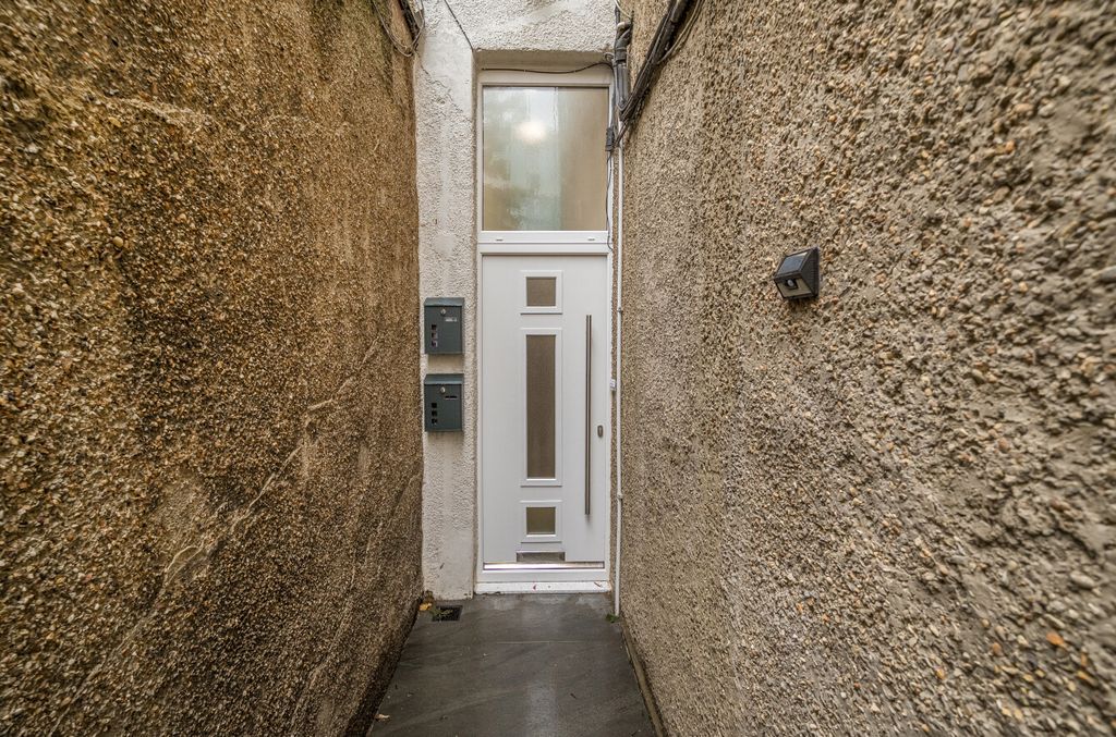 Property photo 2 of 17 1538655-3-1A17Cde...