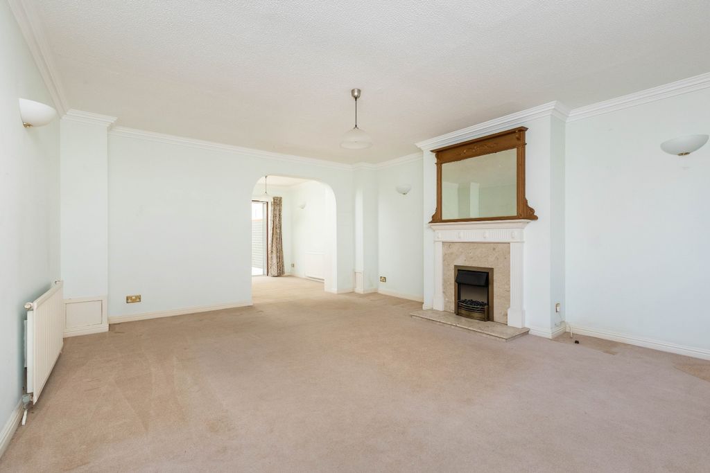 Property photo 3 of 17 4995964