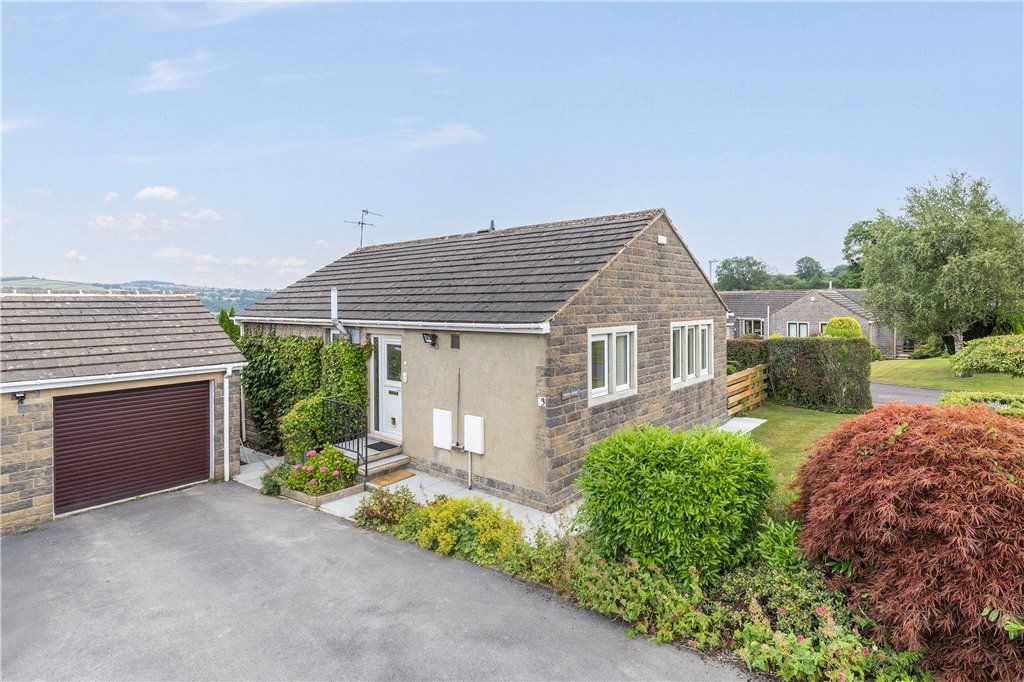 Property photo 1 of 13 Hillside Close