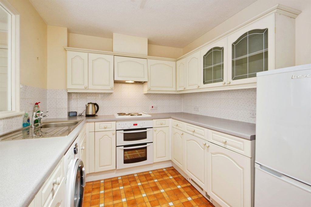 Property photo 3 of 13