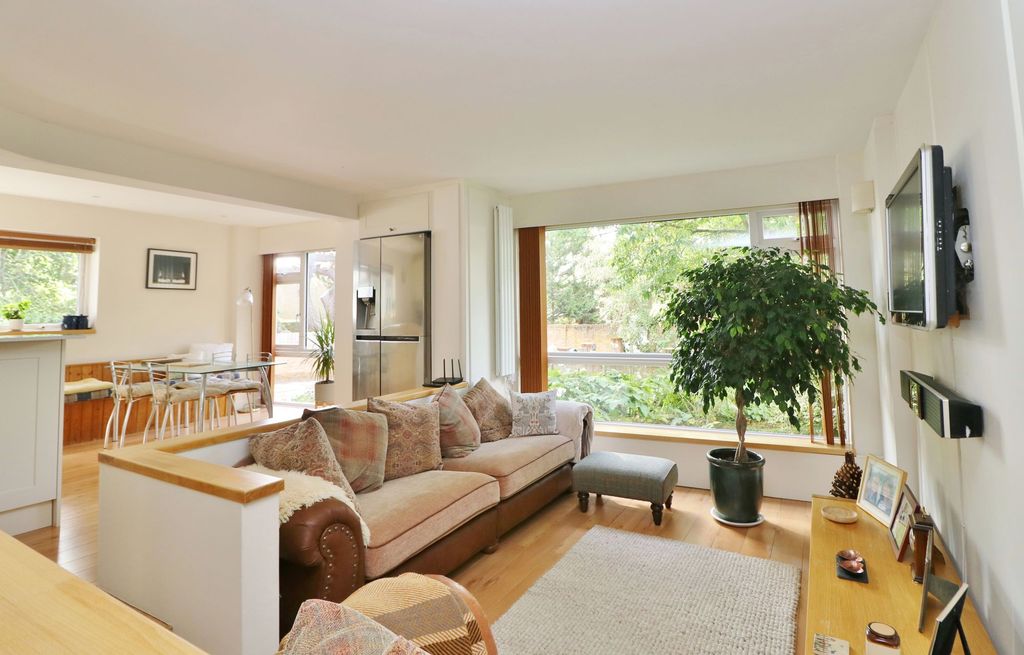 Property photo 2 of 24