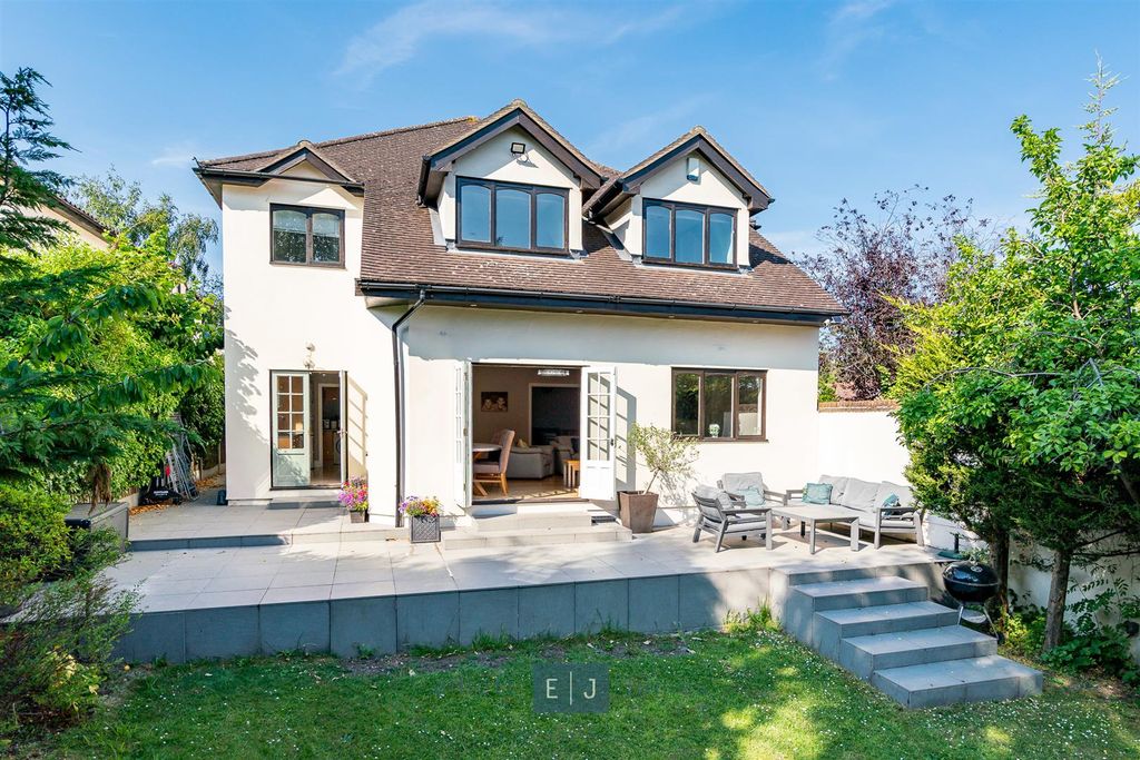 Property photo 2 of 24