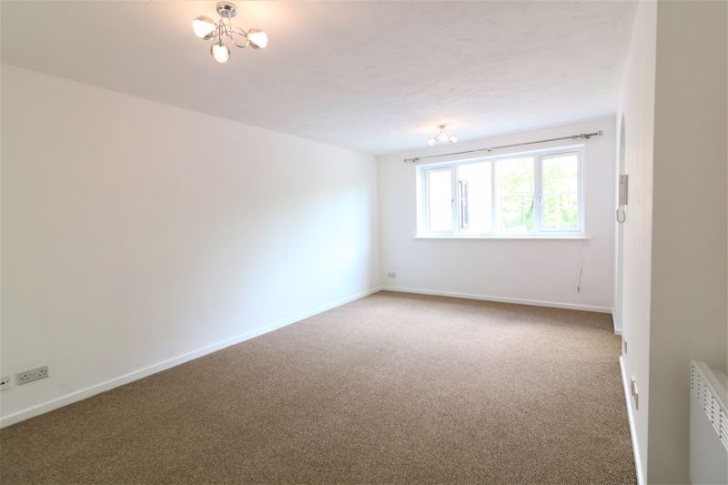 Property photo 1 of 12 Photo 4