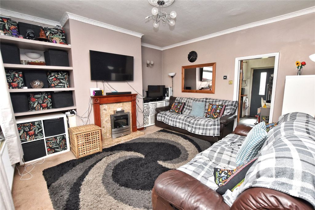 Property photo 2 of 16 Lounge