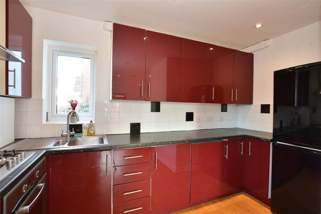 Property photo 3 of 11 Kitchen