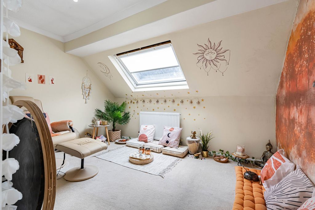 Additional image 15 of 5 bed detached house for saleManor Road, Aldershot, Hampshire GU11