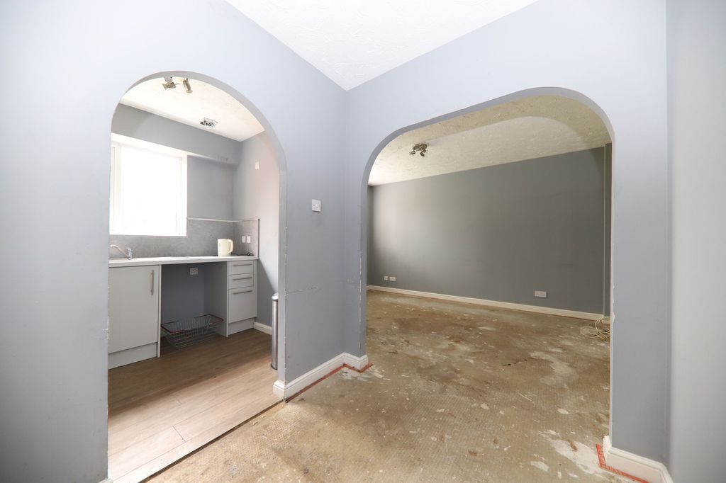 Property photo 3 of 9 Dining Room