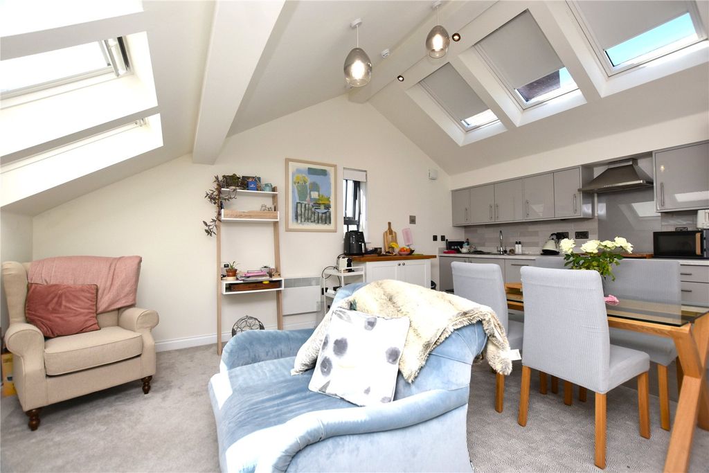 Property photo 2 of 12 Picture No. 27
