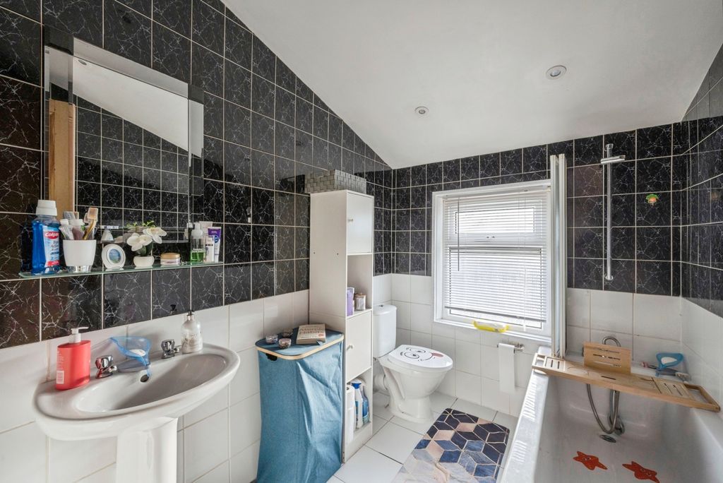 Property photo 2 of 16 Bathroom