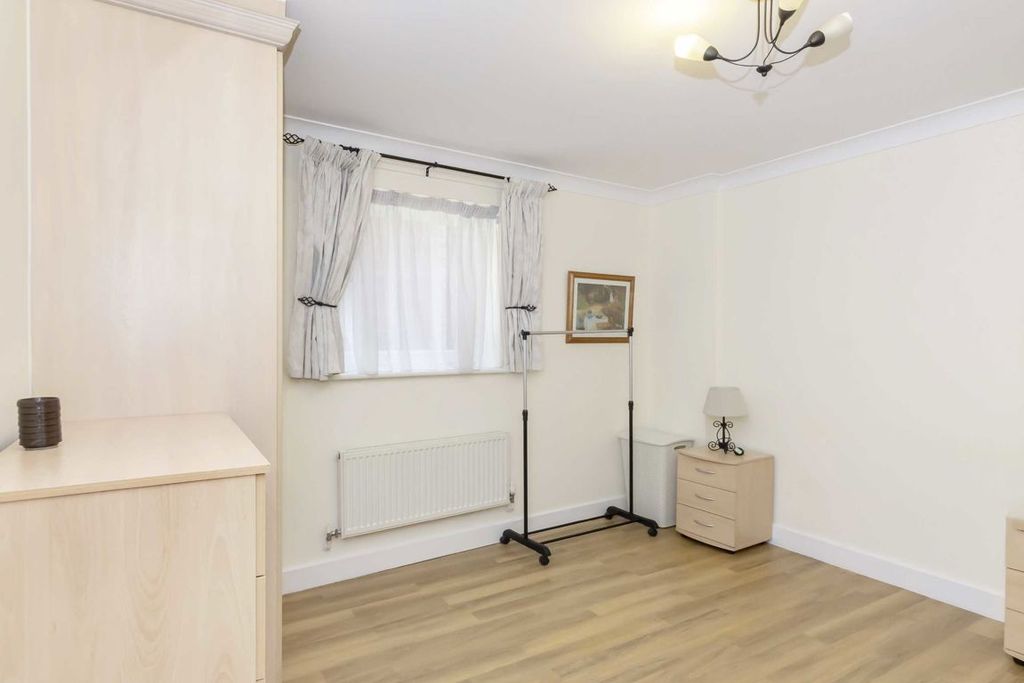 Property photo 3 of 5