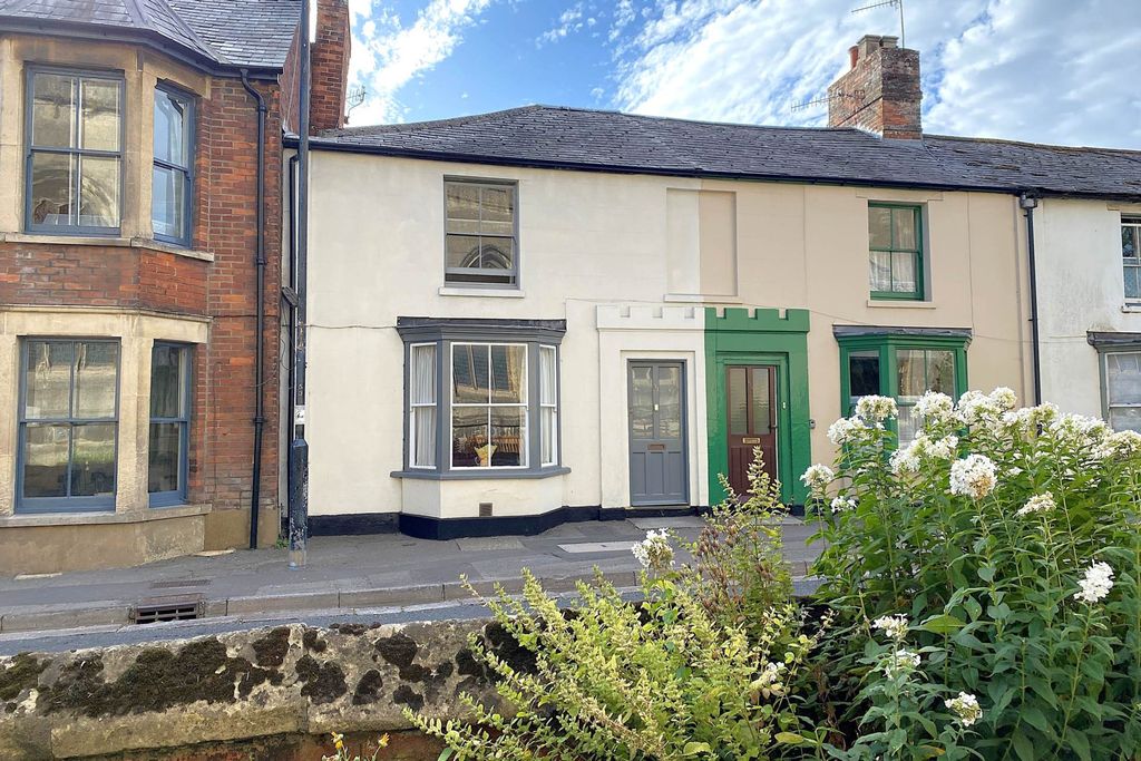 Property photo 1 of 12