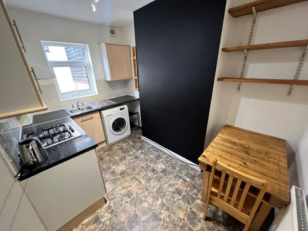 Property photo 3 of 5