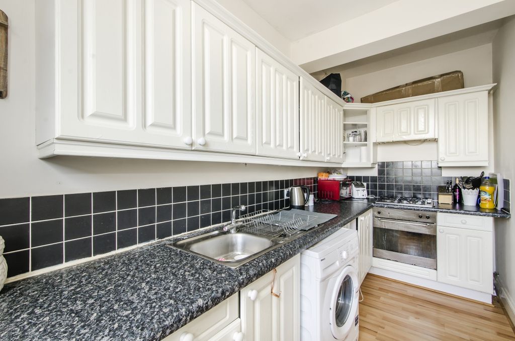 Property photo 3 of 8 Kitchen
