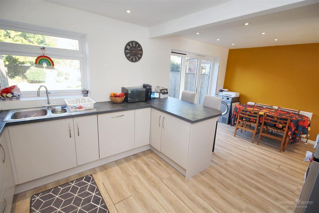 Property photo 3 of 13 Kitchen Diner