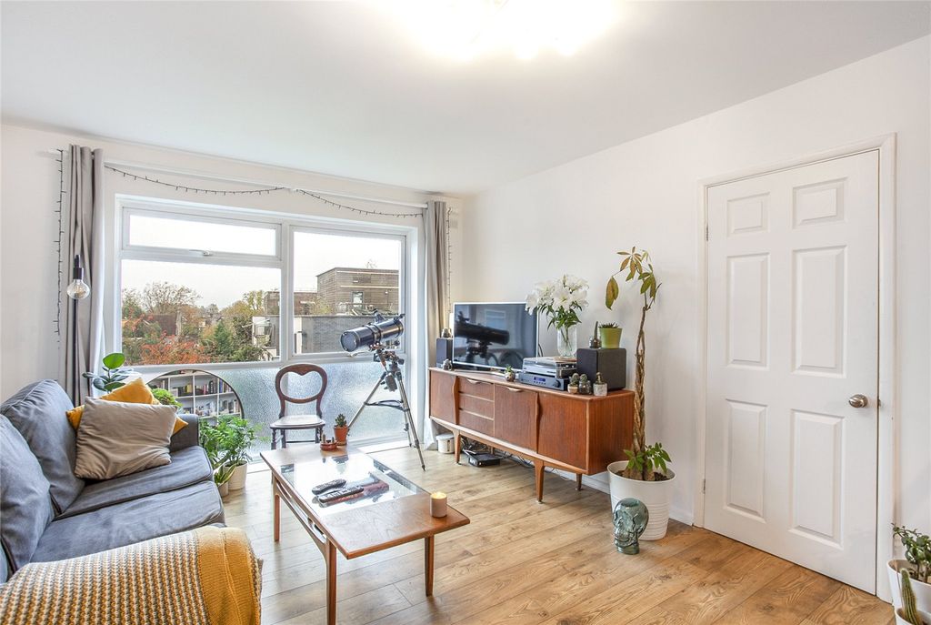 Property photo 1 of 8 Reception Room