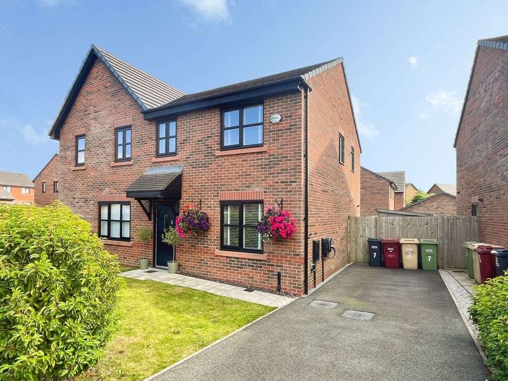 Property photo 1 of 17 External