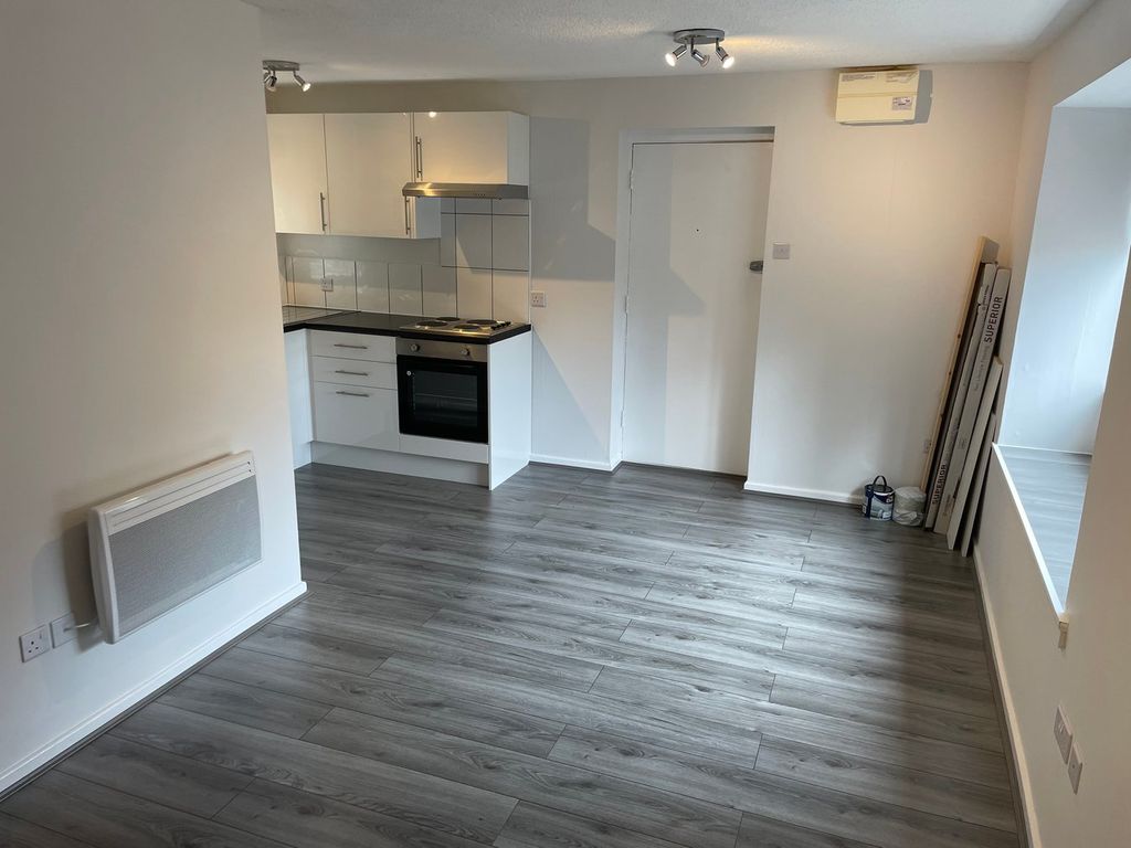 Property photo 3 of 8