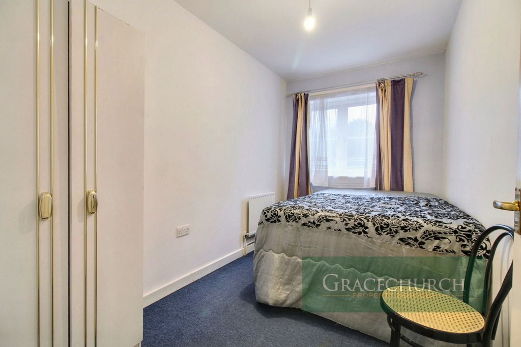 Property photo 1 of 6 Single Bedroom To Rent (House Share)