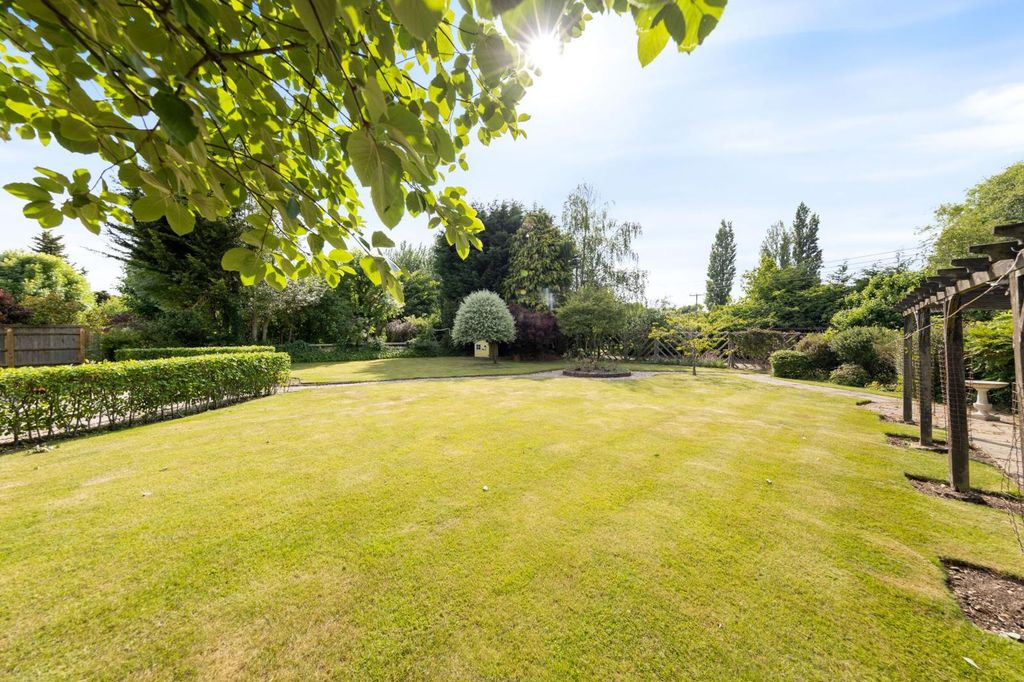 Property photo 2 of 21