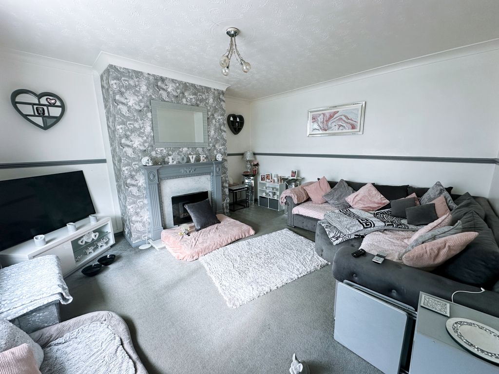 Property photo 3 of 32