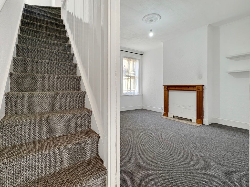 Property photo 3 of 17 Photo 9