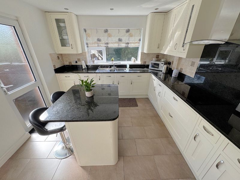 Property photo 3 of 41 Breakfast Kitchen