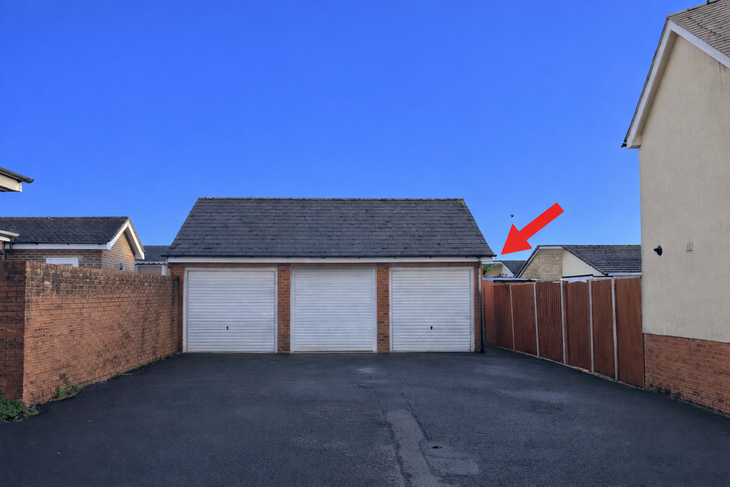 Property photo 2 of 2 Garage