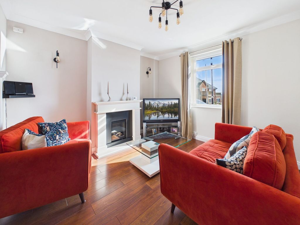 Property photo 3 of 13 Lounge