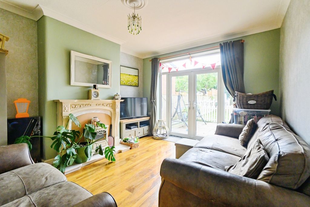 Property photo 3 of 16 Pbox-Img.Jpg