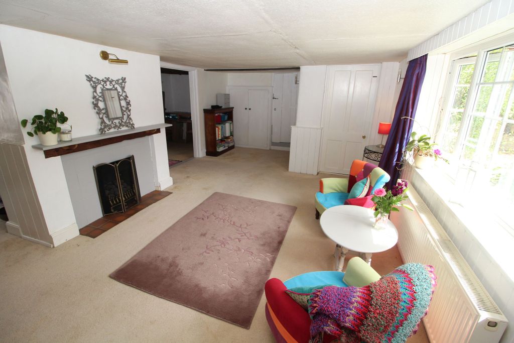 Property photo 2 of 28