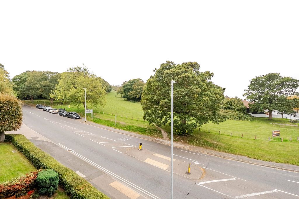 Property photo 2 of 14 Picture No. 11