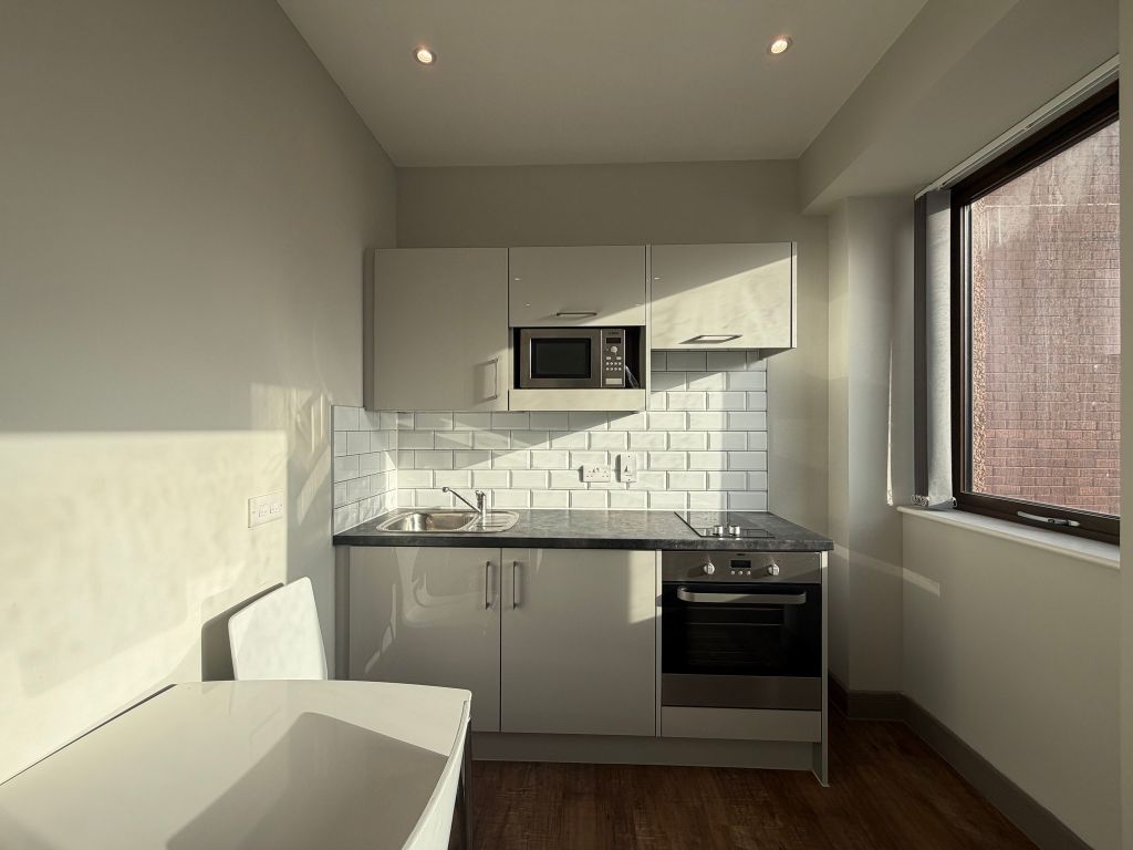 Property photo 2 of 11 Kitchen