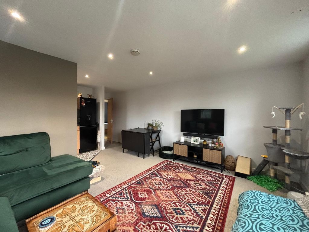 Property photo 3 of 11