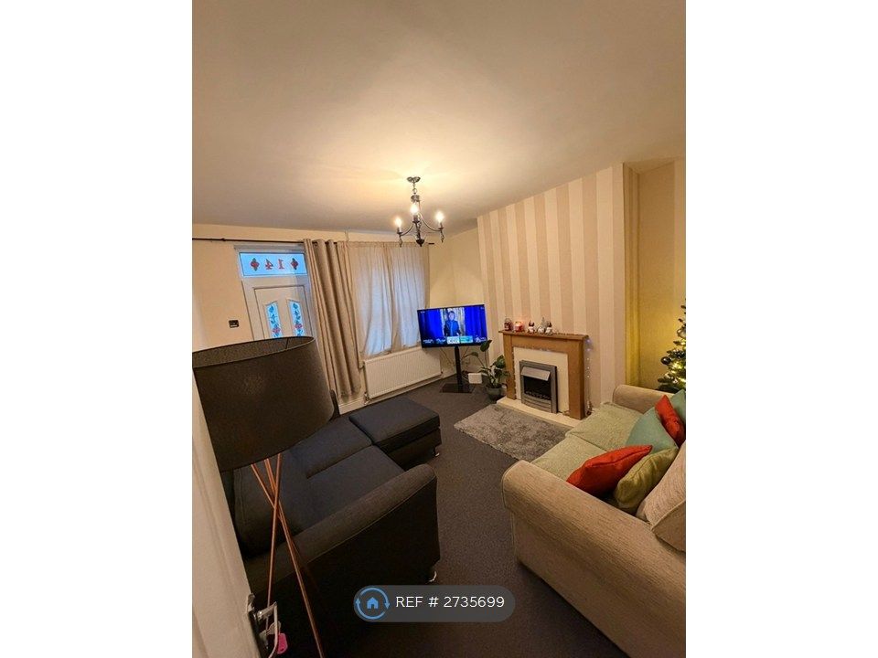 Property photo 1 of 6 Living Room