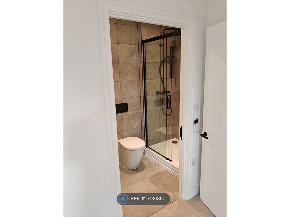Property photo 3 of 12 En Suite