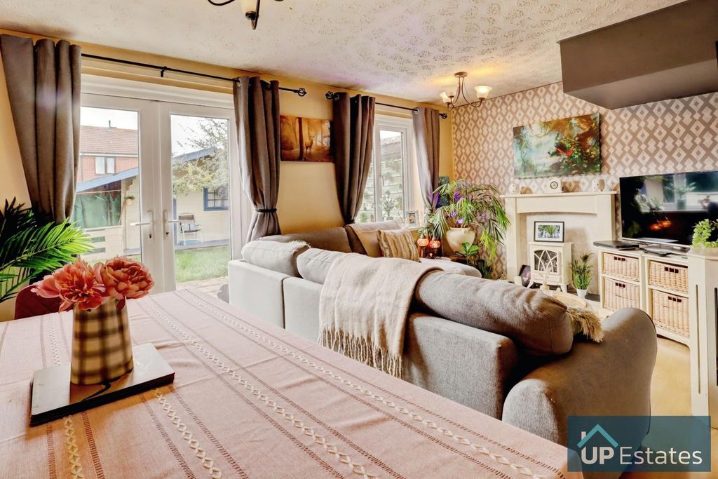 Property photo 2 of 15 Living Room