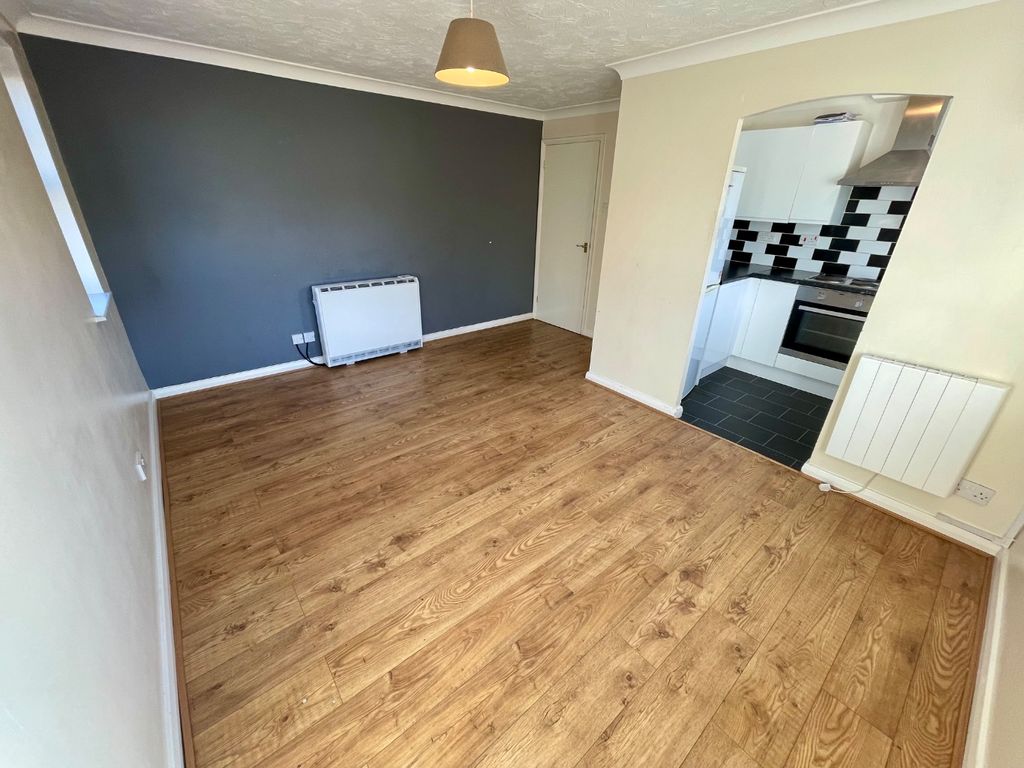 Property photo 3 of 10 4664653