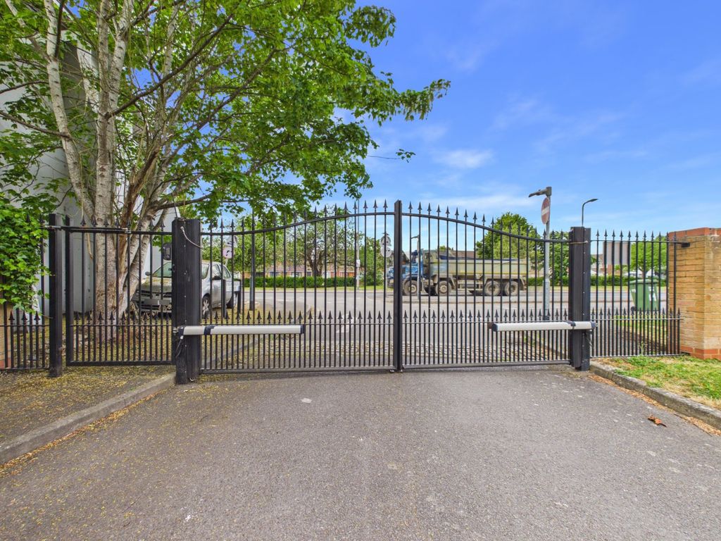 Property photo 2 of 10 Gated Entrance