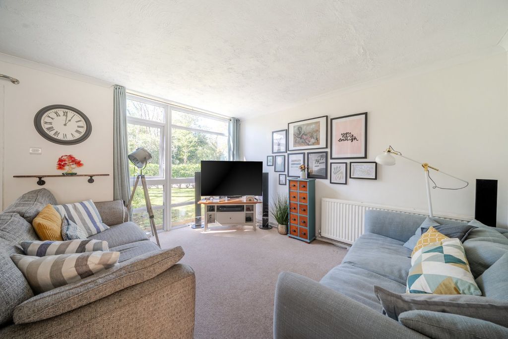 Property photo 2 of 19 Living Room