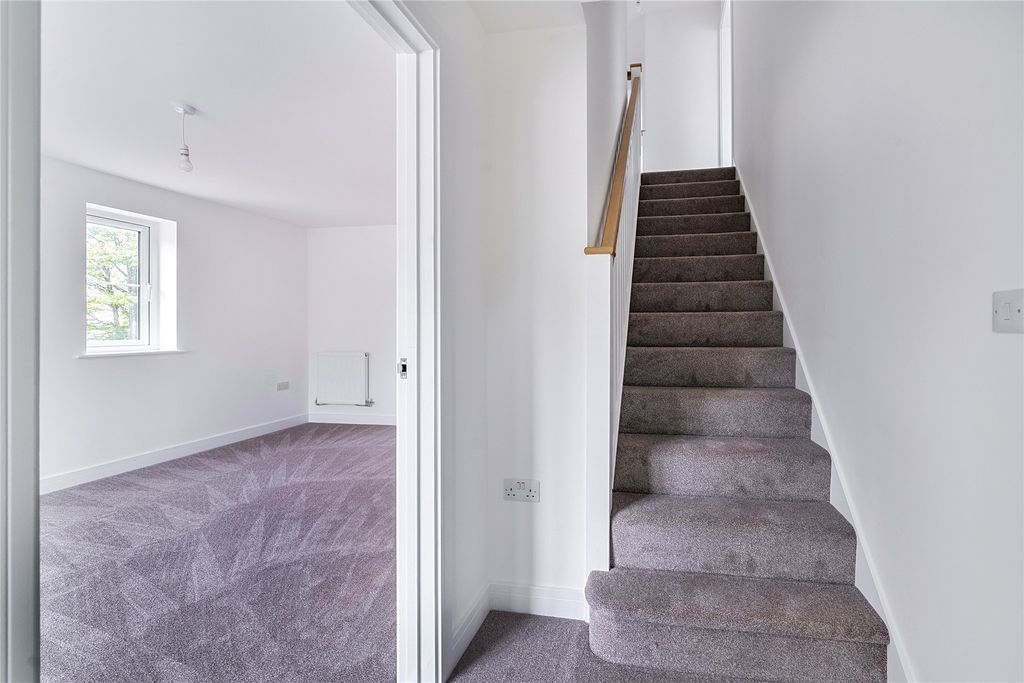 Property photo 3 of 9 Hillcrest Real Image