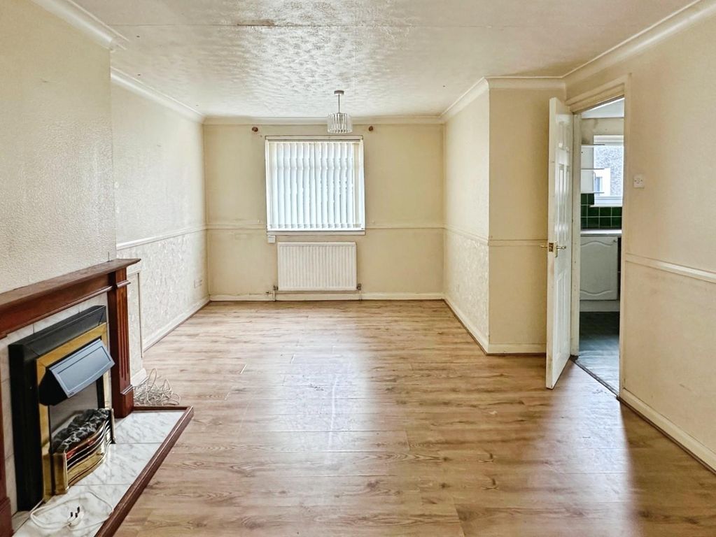 Property photo 2 of 21 Living/Dining Room