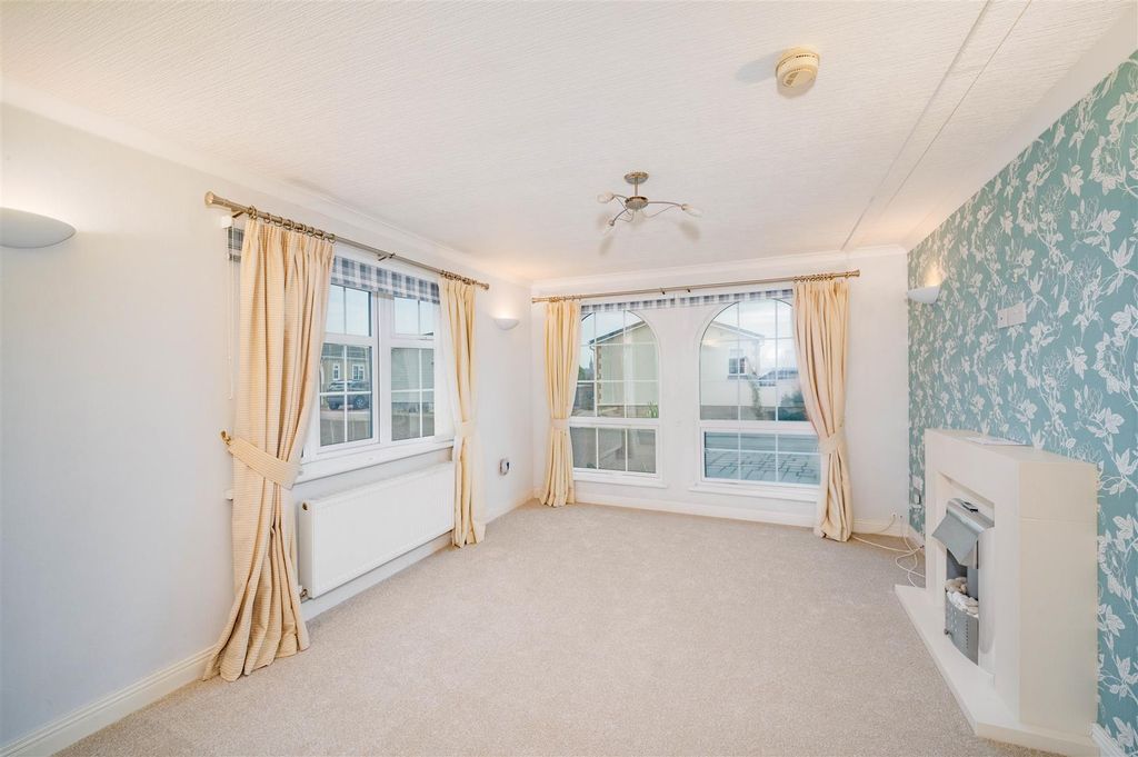 Property photo 3 of 16 8 Basin View Crescent Monarch Of The Glen Montrose