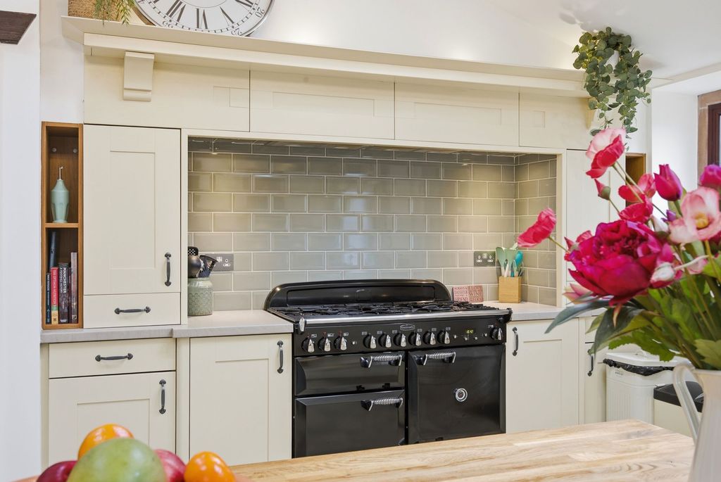 Property photo 3 of 63