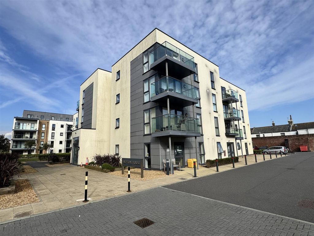 Property photo 1 of 14 For Sale By Aspire Residential | Heene Road