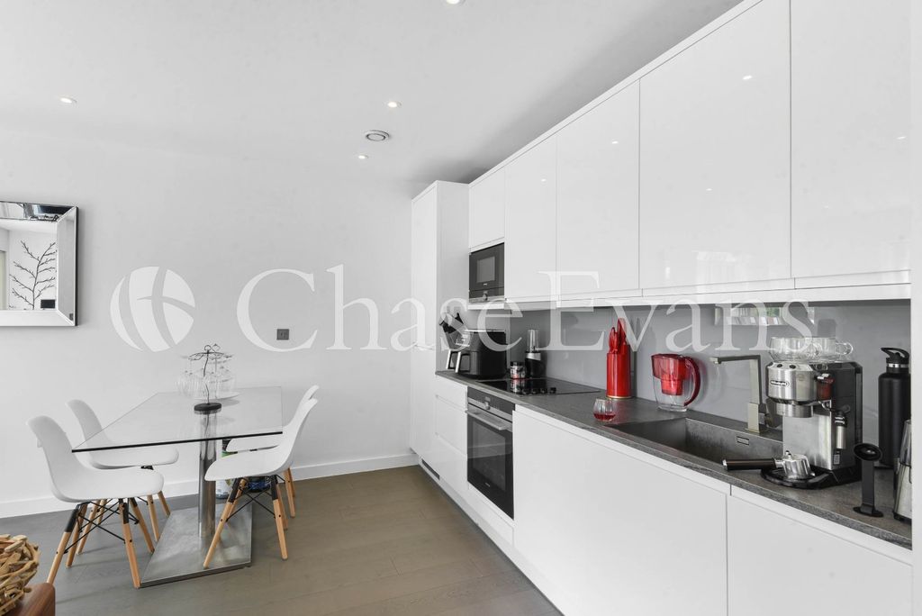 Property photo 2 of 11 Kitchen