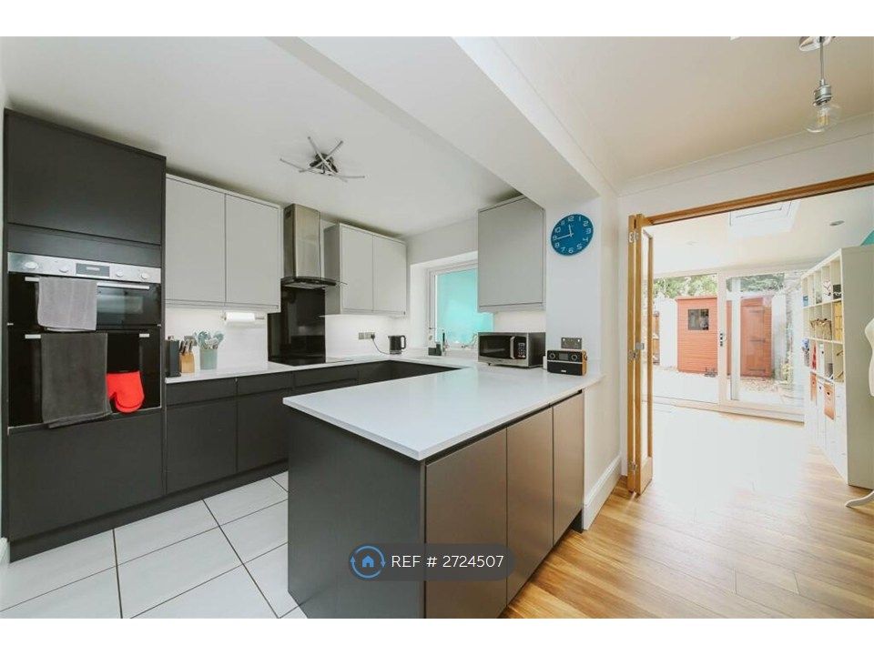 Property photo 1 of 12 Kitchen